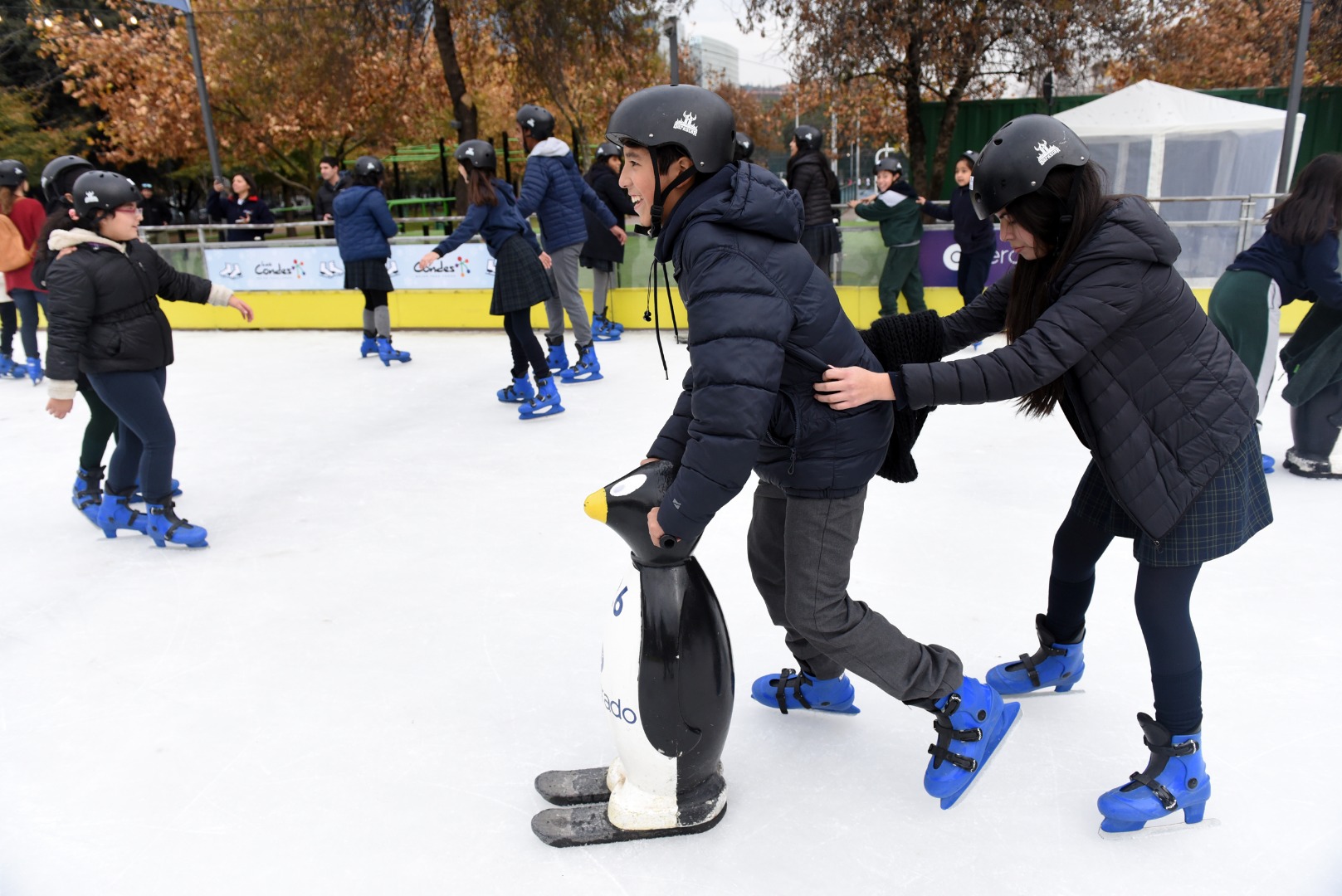 Pista de patinaje en hielo en Parque Araucano