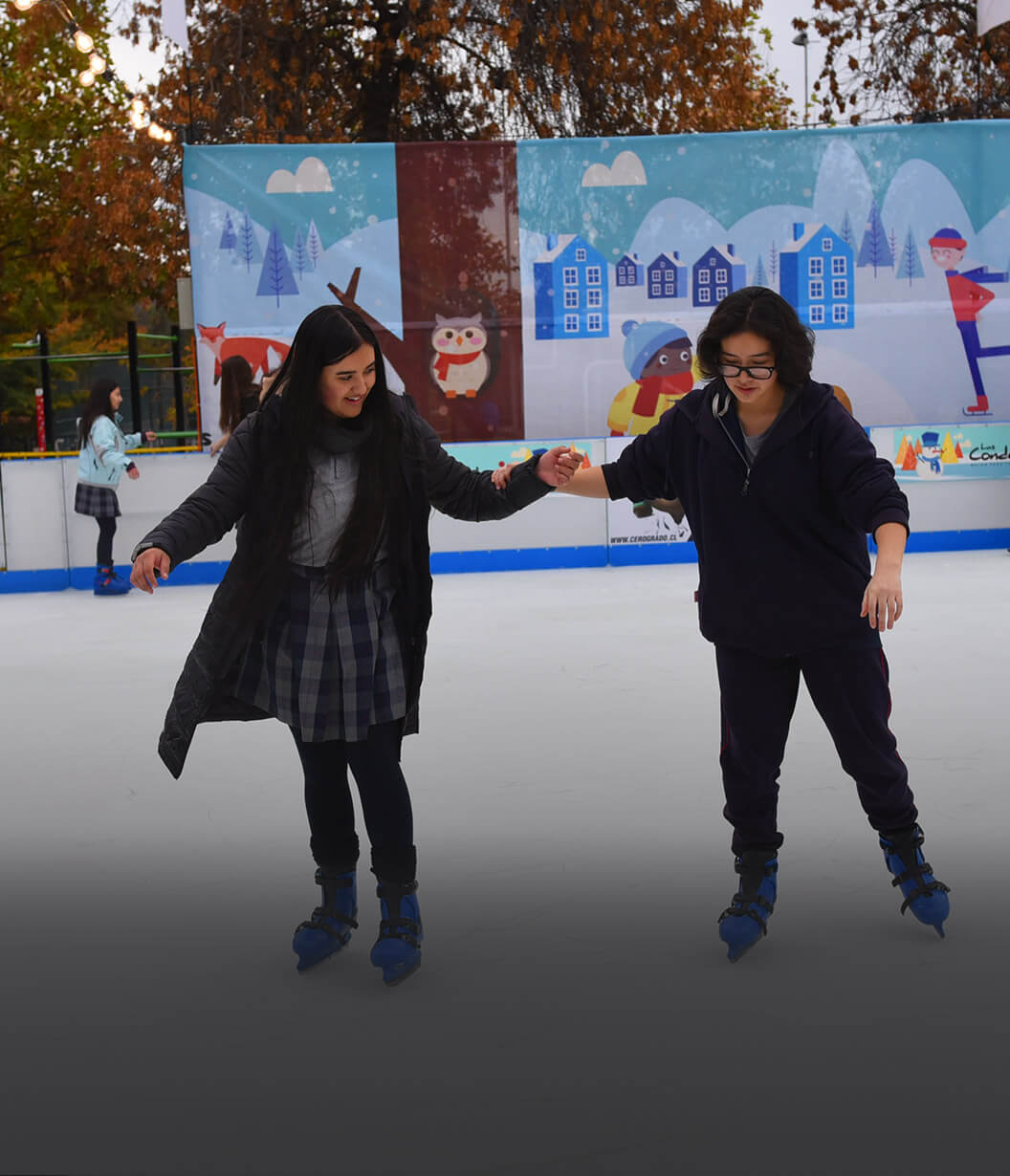 Cancha de patinaje sobre hielo en el corazón de Las Condes 