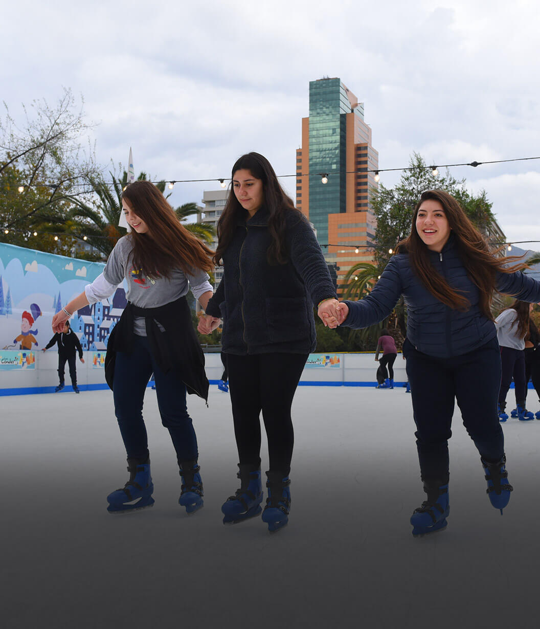 Cancha de patinaje sobre hielo en el corazón de Las Condes 